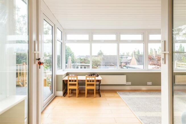 LE 20 Hereward Way BN7 2HJ-17.jpg