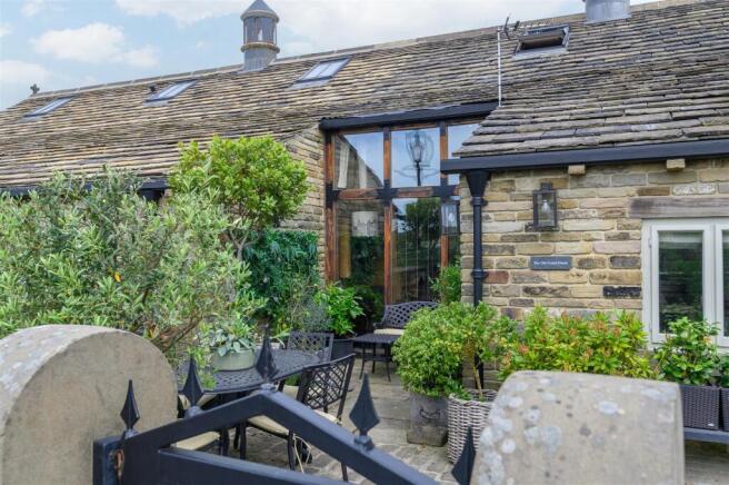 4 bed Semi-Detached for sale Image 5