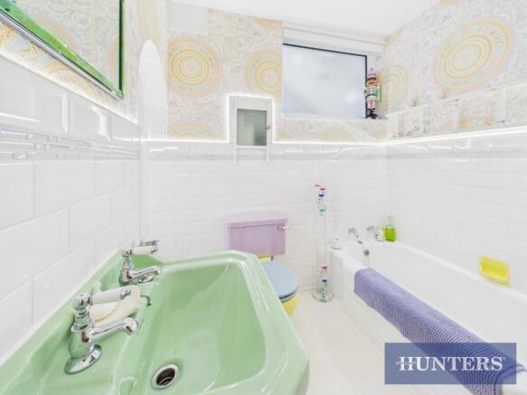 5 bed Detached for sale Image 12