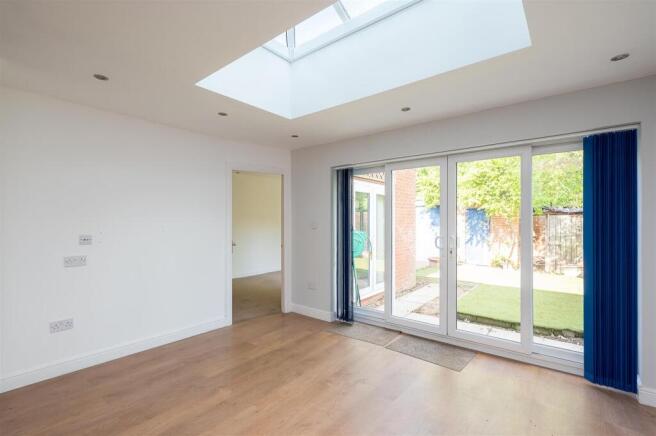 4 bed Semi-Detached for sale Image 2