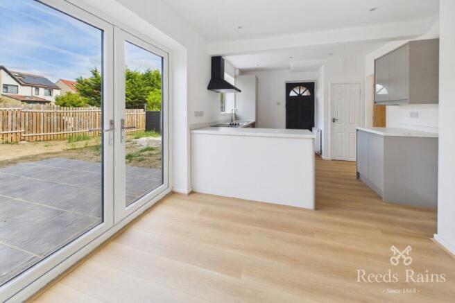 3 bed Semi-Detached for sale Image 10