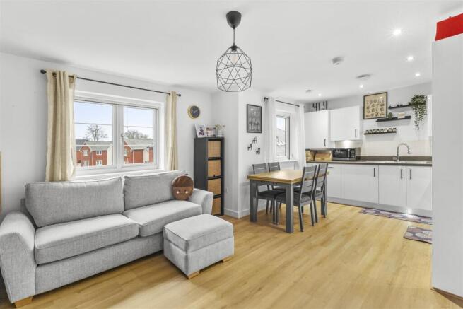 18 Kilty Place, HP11 1DG-7.jpg