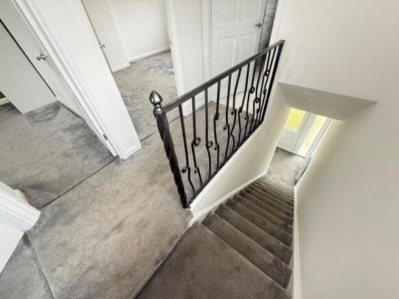 3 bed Semi-Detached to rent Image 8