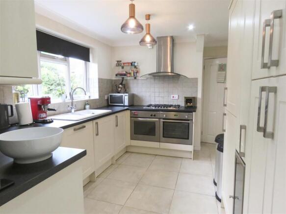 Kitchen 1.JPG