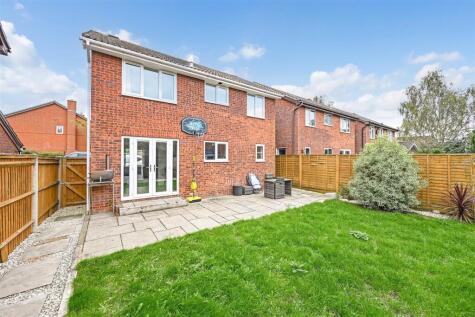 Wild Rose Crescent, Lock Heath