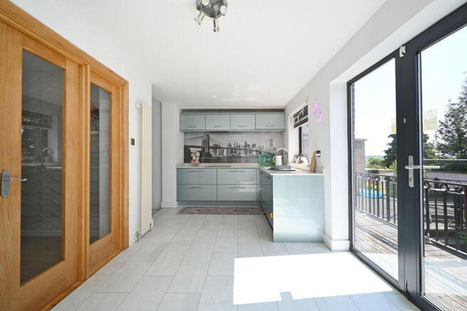 3 bed Semi-Detached for sale Image 10