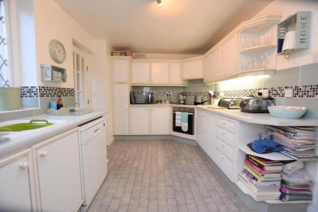 Kitchen 2.JPG