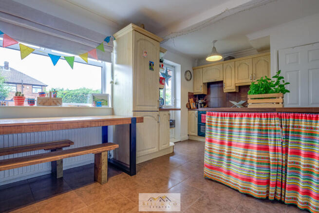 3 bed Semi-Detached for sale Image 7