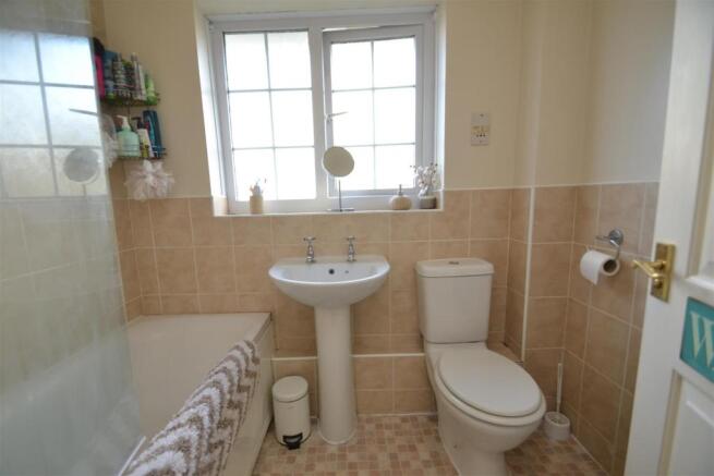 BATHROOM/WC