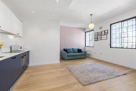 London Road, E13