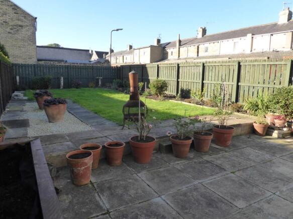 PRIVATE FRONT GARDEN