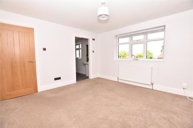 4 bed Detached for sale Image 9