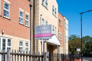 Flat 1, Queens Court, Billet Lane, Hornchurch RM11 1XP