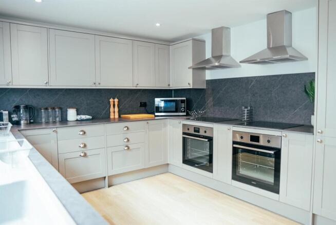 01_Kitchen_ovens.jpg