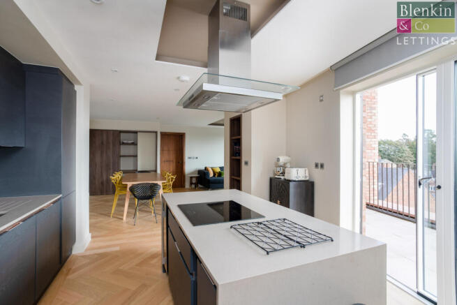 3 bed Penthouse to rent Image 3