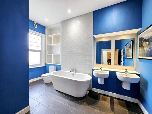 4 bed Terraced for sale Image 10
