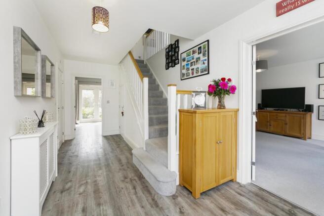 5 bed Detached for sale Image 12