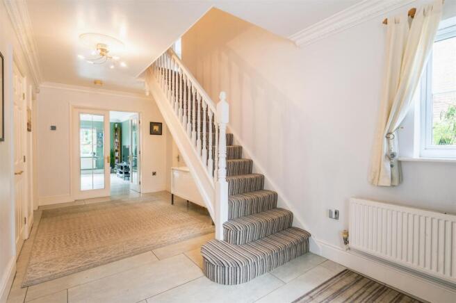 7 bed Detached for sale Image 5