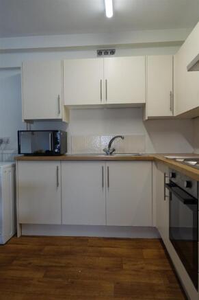 4 bed Private Halls to rent Image 5