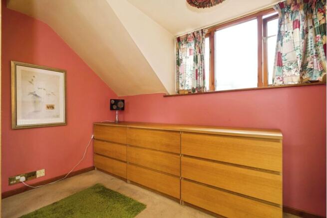 5 bed Detached for sale Image 8