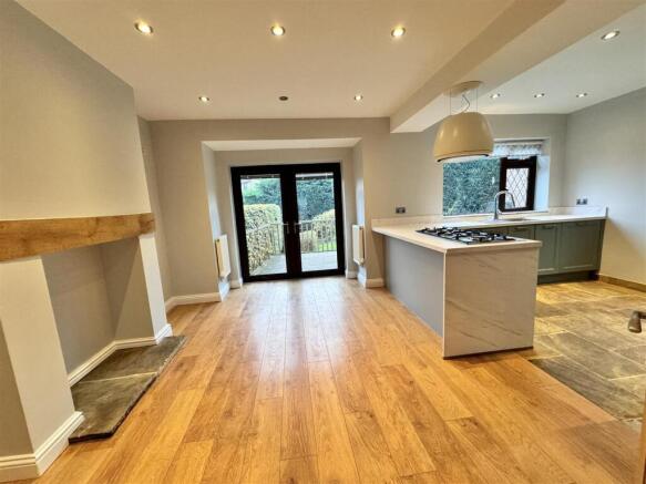 3 bed Semi-Detached for sale Image 8