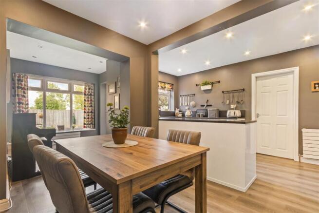 4 bed Link Detached House for sale Image 7