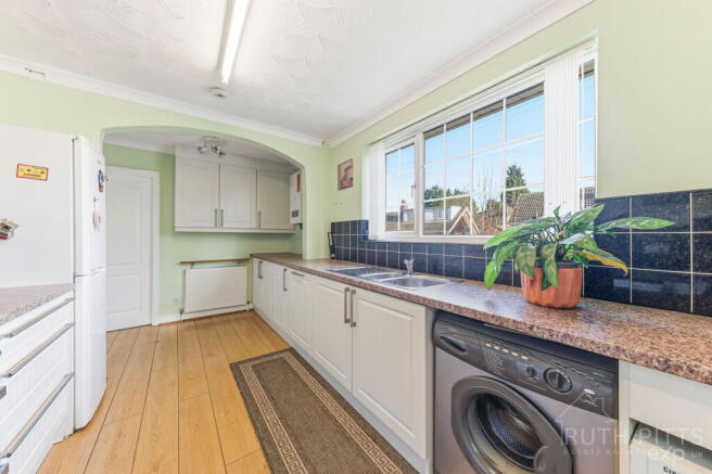 2 bed Detached Bungalow for sale Image 4