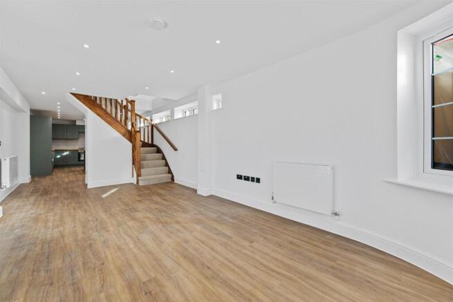 4 Higham Road, Rushden photo 4