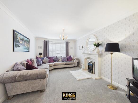 4 bed Detached for sale Image 7