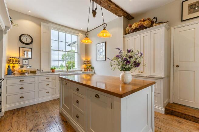 Kitchen/B'fast Room