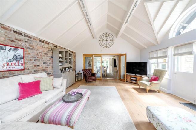 5 bed Detached for sale Image 9
