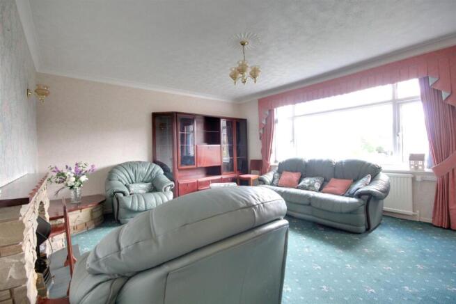 2 bed Semi-Detached Bungalow for sale Image 6