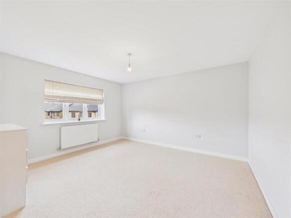 4 bed Detached for sale Image 12