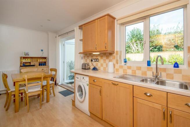 Kitchen pic 3.jpg