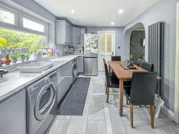 4 bed Semi-Detached for sale Image 6