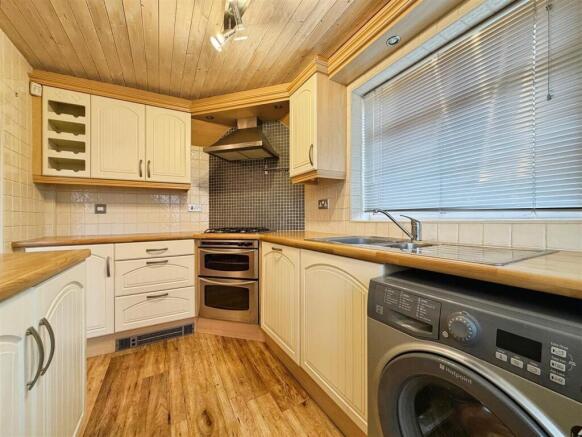 3 bed Semi-Detached for sale Image 8