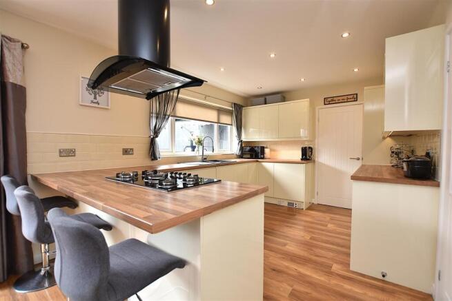 Mendip Close, Gwersyllt, Wrexham photo 5