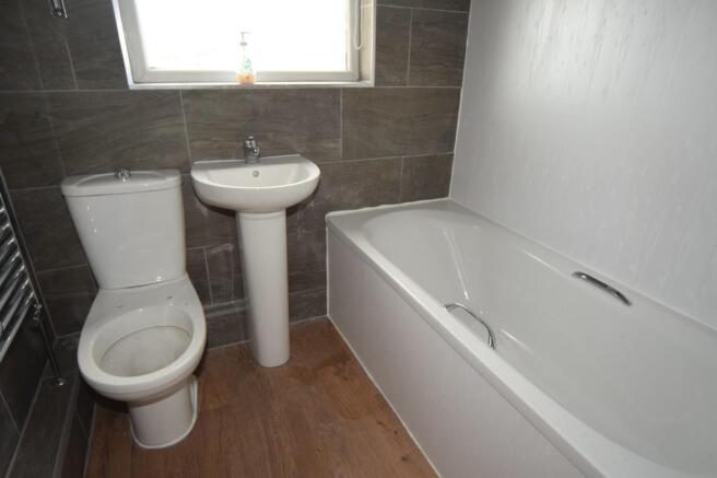 GROUND FLOOR BATH...