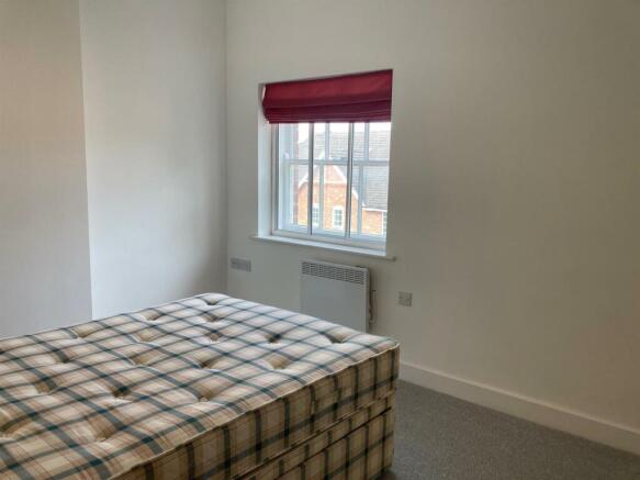 Bedroom 1.jpg