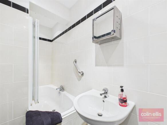 2 bed Flat for sale Image 11