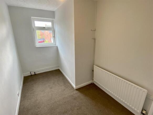 2 bed Terraced to rent Image 6