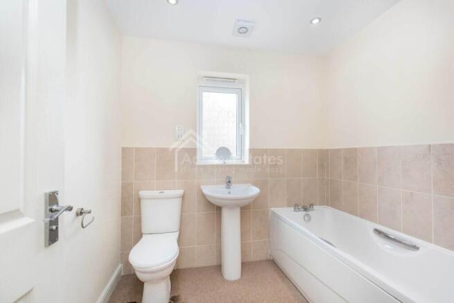 4 bed Semi-Detached for sale Image 9