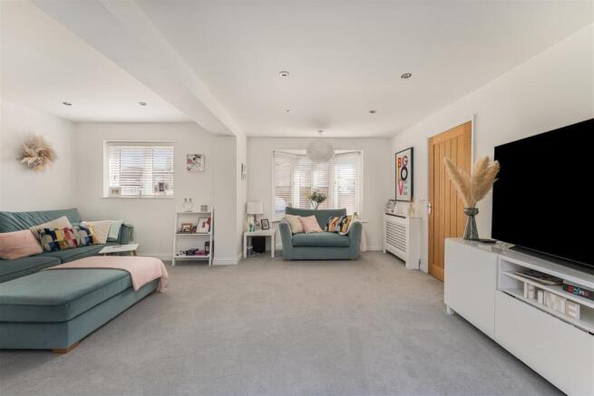 8 Sage Close, Banbury-13.jpg