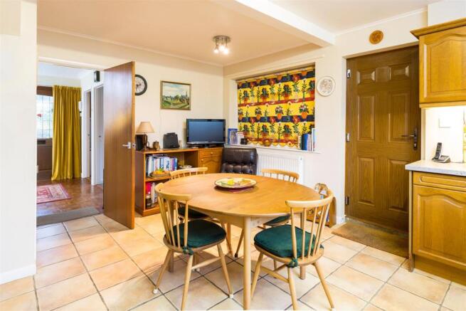 Kitchen 2.jpg