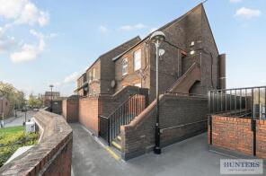 16, Lime Row, Erith DA18 4HW