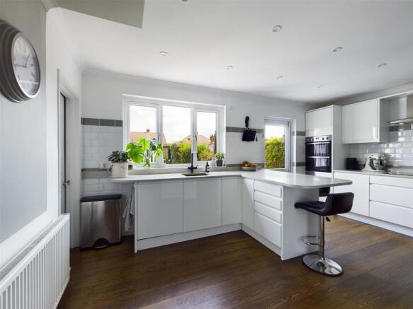 Kitchen 1.jpg