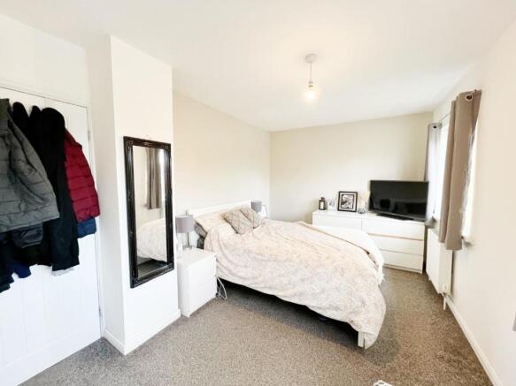 Bedroom 1 pic 2.jpg