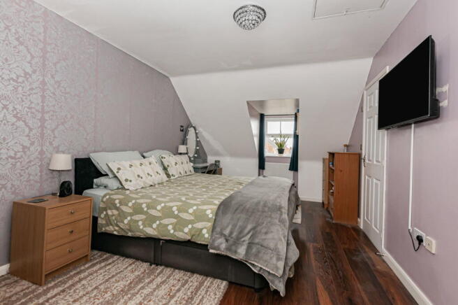 4 bed Detached for sale Image 9