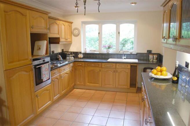FAMILY KITCHEN