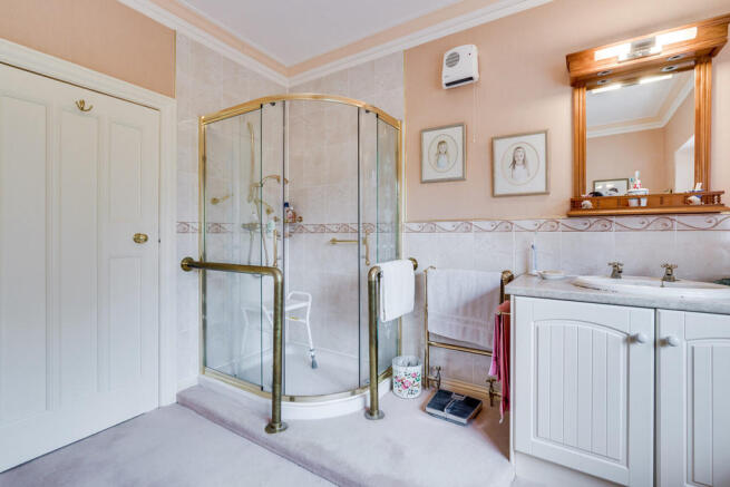 En-suite Bathroom